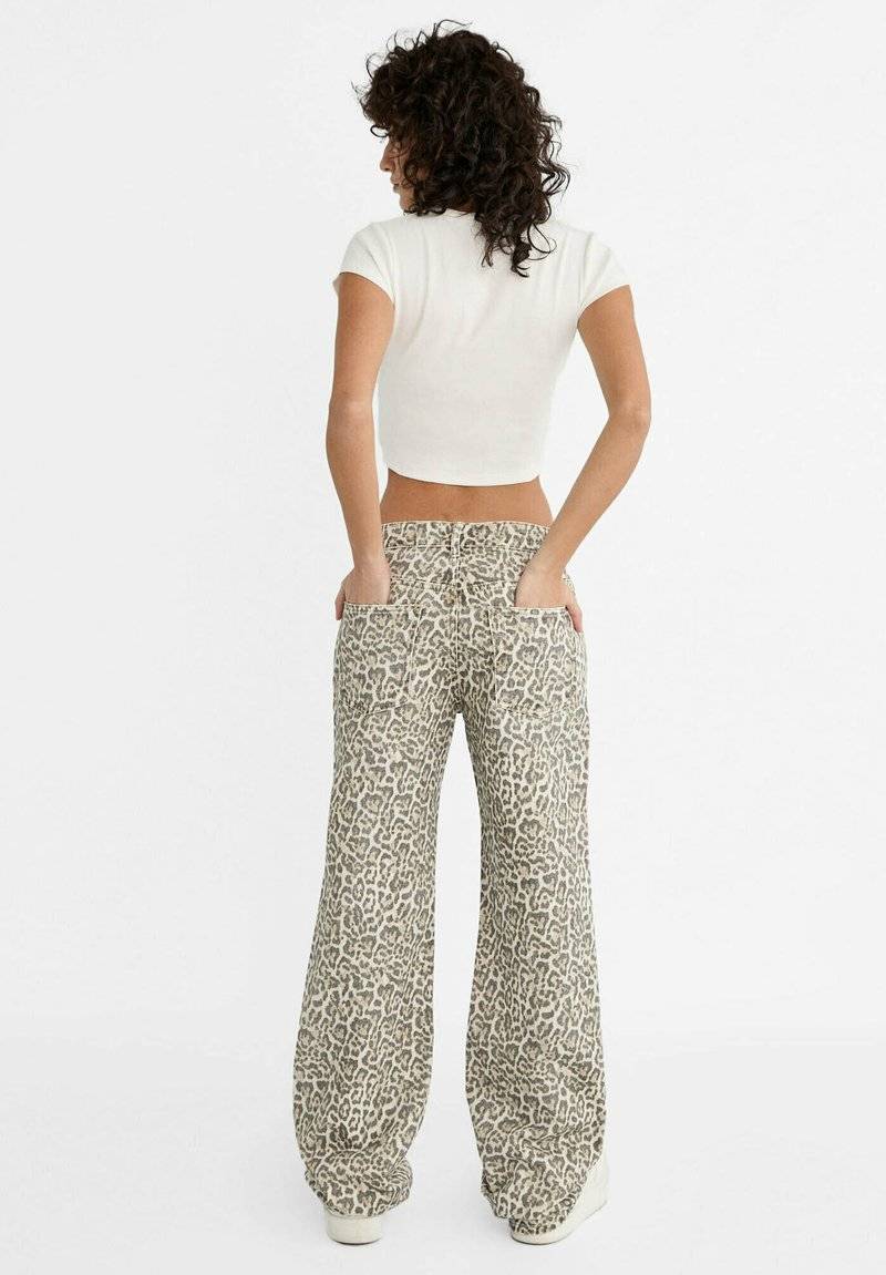 Stradivarius Stradivarius PRINTED - Straight leg jeans - camel Speichern exportieren