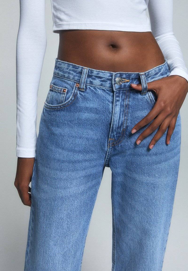 PULL&BEAR PULL&BEAR MID-WAIST - Straight leg jeans - blue denim 50% Rabatt für begrenzte Zeit