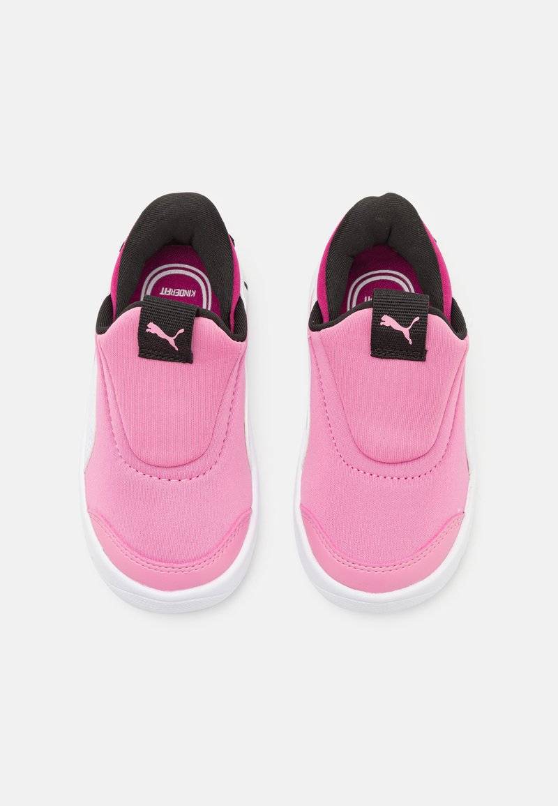 Puma Puma COURTFLEX V3 EASE IN UNISEX - Training shoe Bis zu 55% Rabatt