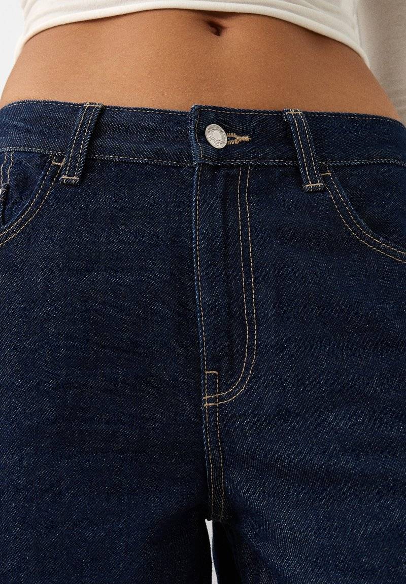 Bershka Bershka WIDE-LEG - Relaxed fit jeans - royal blue Zeitlich begrenztes Angebot