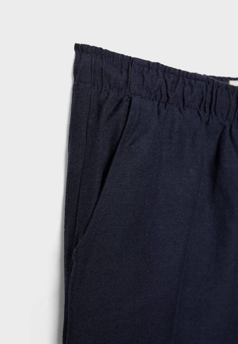 Stradivarius Stradivarius LOOSE-FITTING - Trousers - dark blue Exklusive Angebote