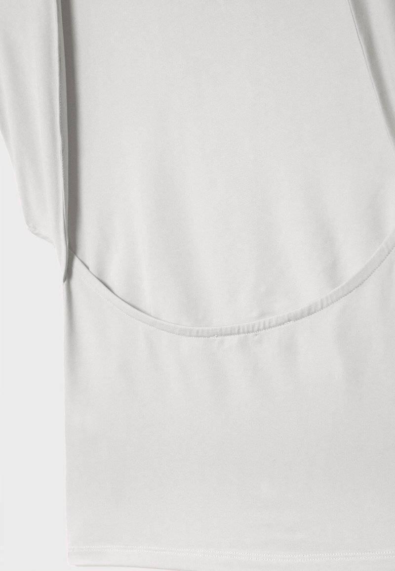 Stradivarius Stradivarius OPEN-BACK - Basic T-shirt - white Super Sparpreis