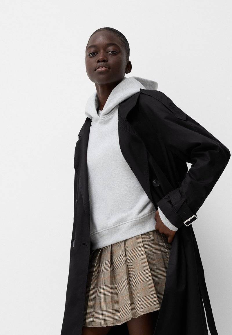 Bershka Bershka Trenchcoat - black Zeitbegrenzte Promotion