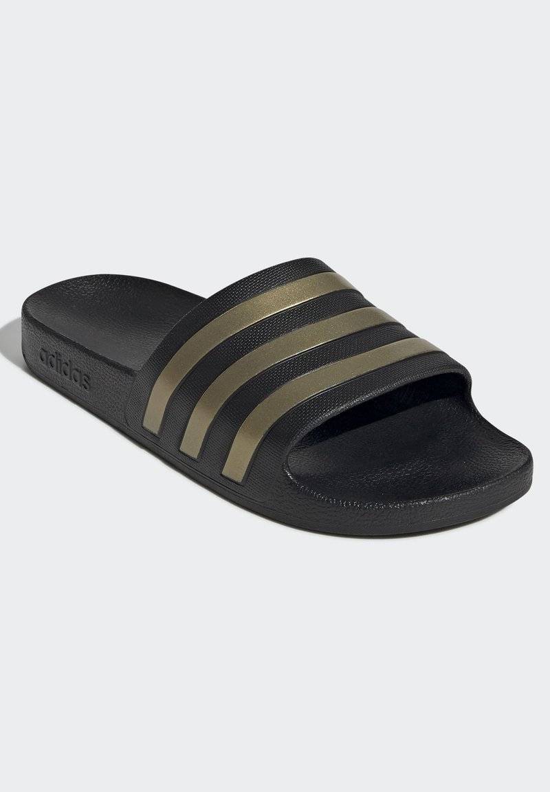 adidas Sportswear adidas Sportswear ADILETTE AQUA - Pool slides - core black gold met core black Begrenzt auf 3 Tage