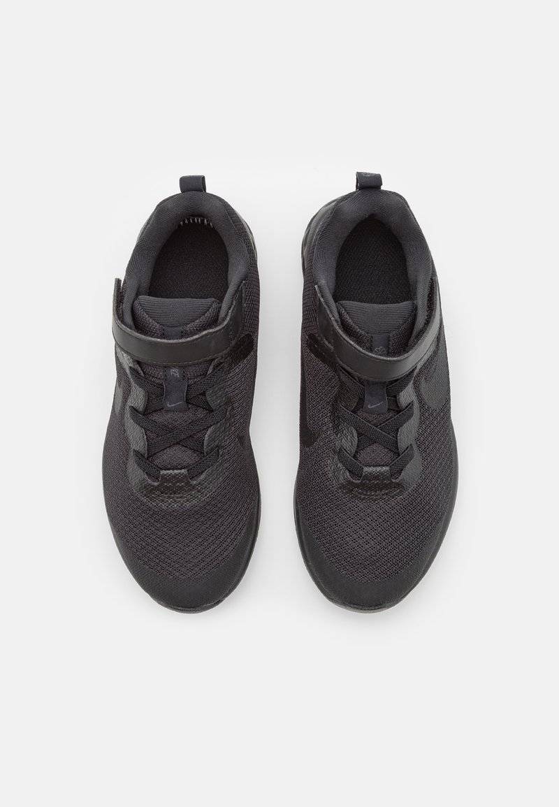 Nike Performance Nike Performance NIKE REVOLUTION 6 FLYEASE (PS - Neutral running shoes - black Verkauf