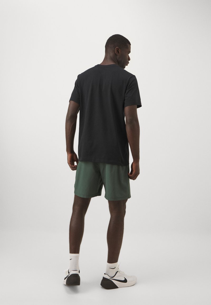 Nike Performance Nike Performance FORM SHORT - Sports shorts im Angebot