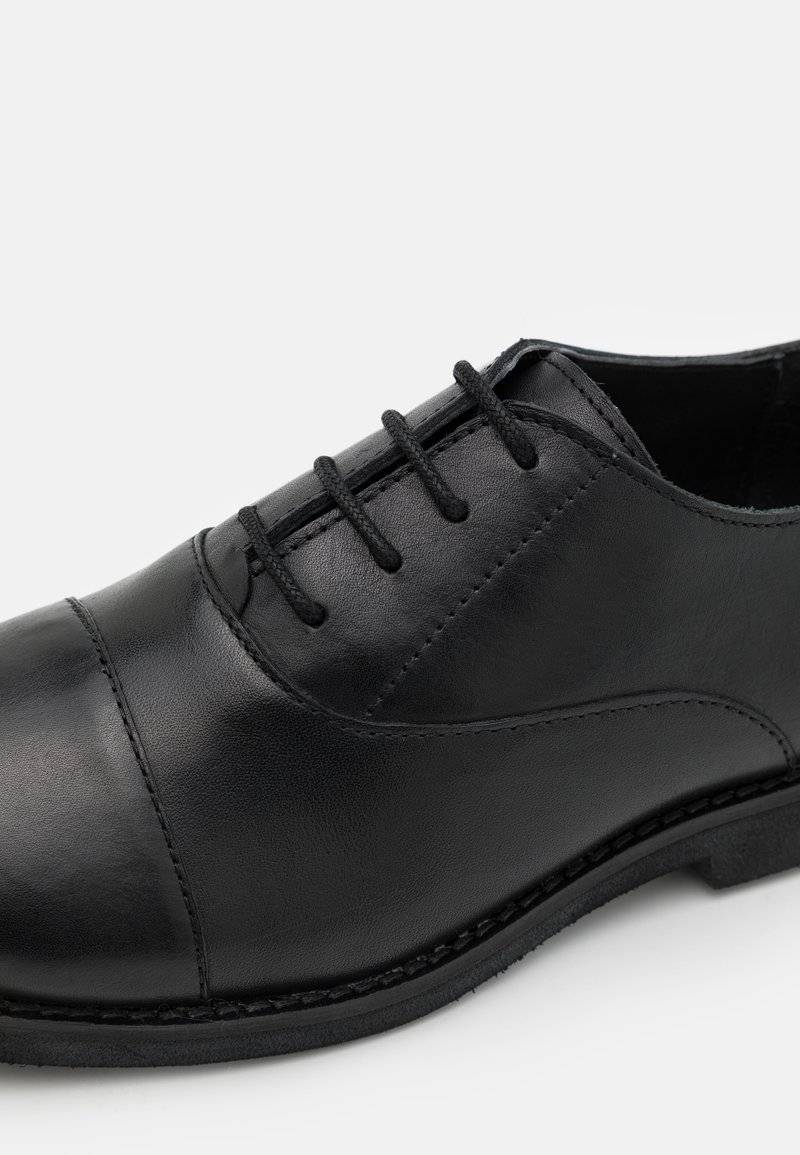Friboo Friboo LEATHER - Lace-ups - black Versandkostenfrei