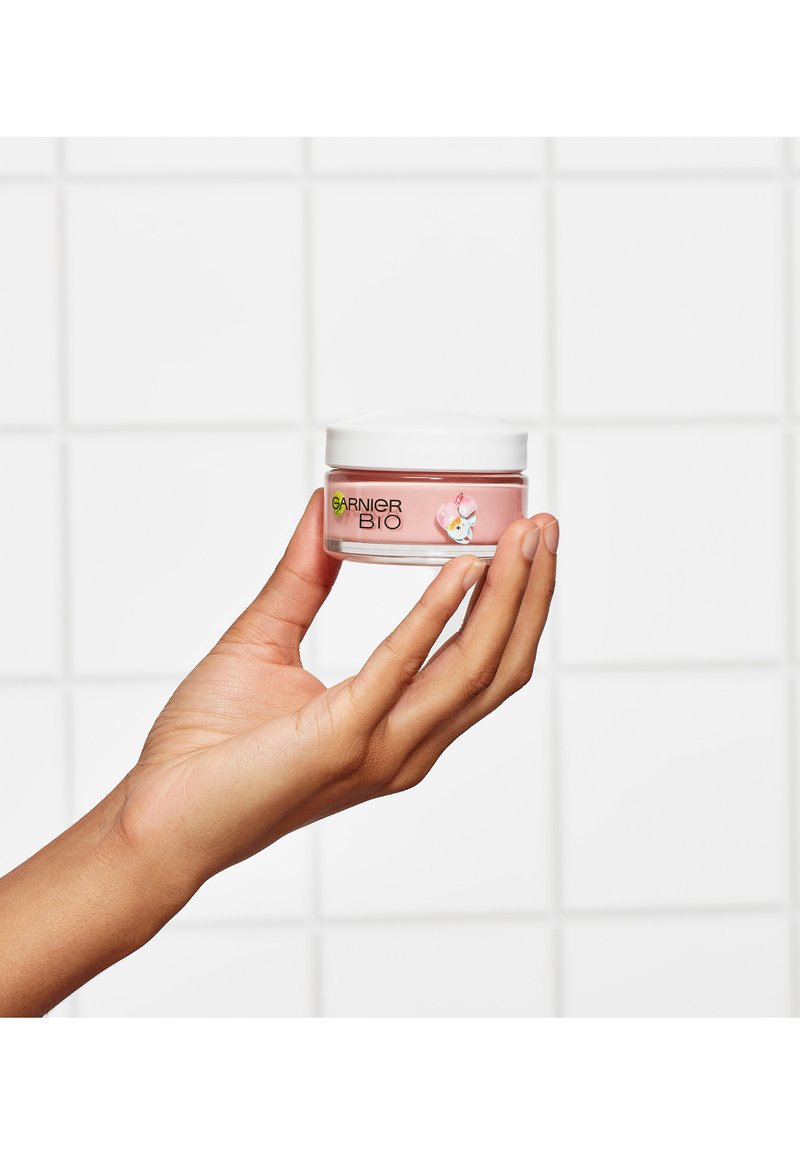 Garnier Garnier ORGANIC ROSY GLOW 3IN1 ROSÉ CREAM - Face cream JETZT KAUFEN