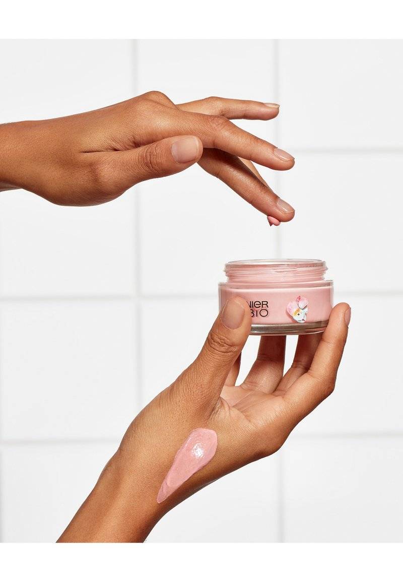 Garnier Garnier ORGANIC ROSY GLOW 3IN1 ROSÉ CREAM - Face cream JETZT KAUFEN