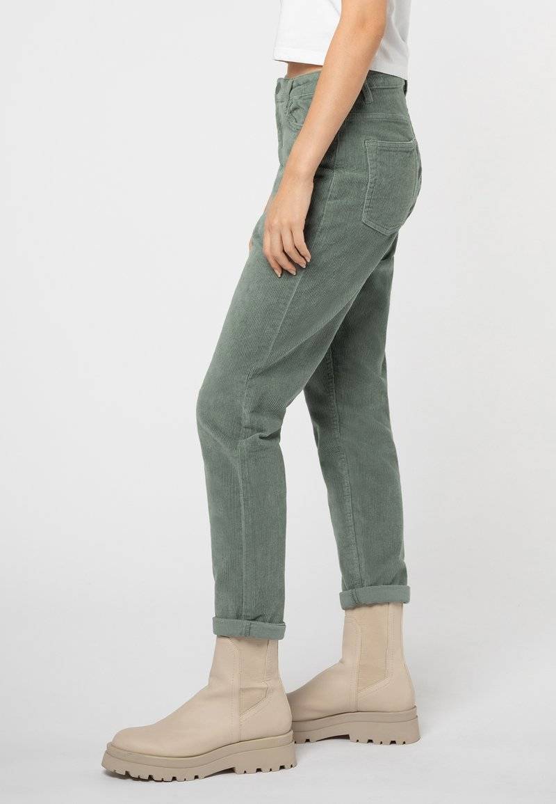 Eight 2 Nine Eight 2 Nine Trousers - middle green Bis zu 50% Rabatt
