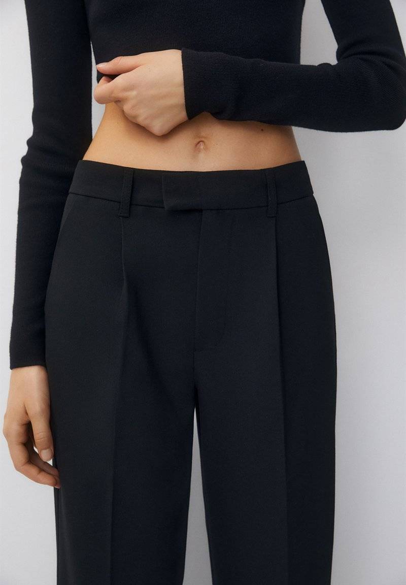 PULL&BEAR PULL&BEAR DARTED SMART - Trousers - black Nur noch ein Tag übrig