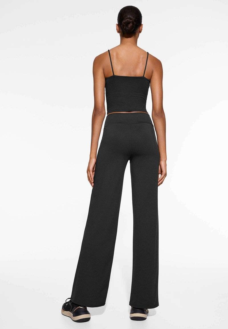 OYSHO OYSHO HIGH-RISE COMFORTLUX STRAIGHT-LEG - Trousers - black Rabatt