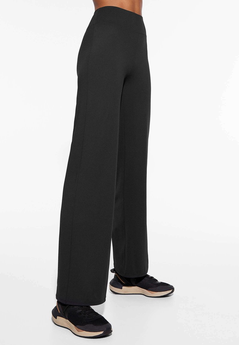 OYSHO OYSHO HIGH-RISE COMFORTLUX STRAIGHT-LEG - Trousers - black Rabatt