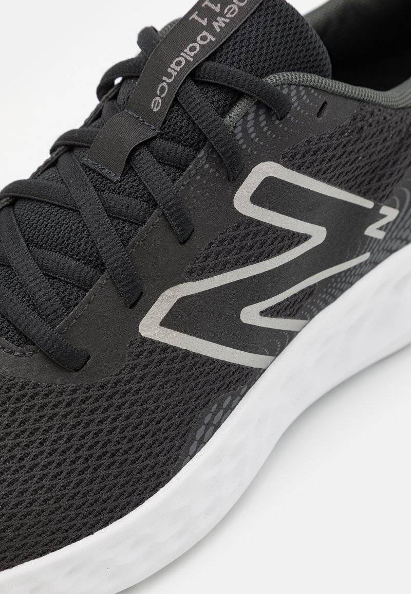 New Balance New Balance 411V3 - Neutral running shoes - black Begrenztes Angebot
