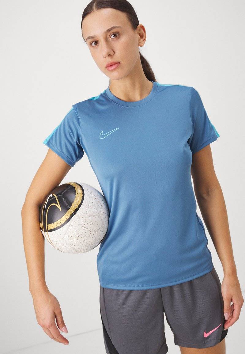 Nike Performance Nike Performance Sports T-shirt Cyber Monday