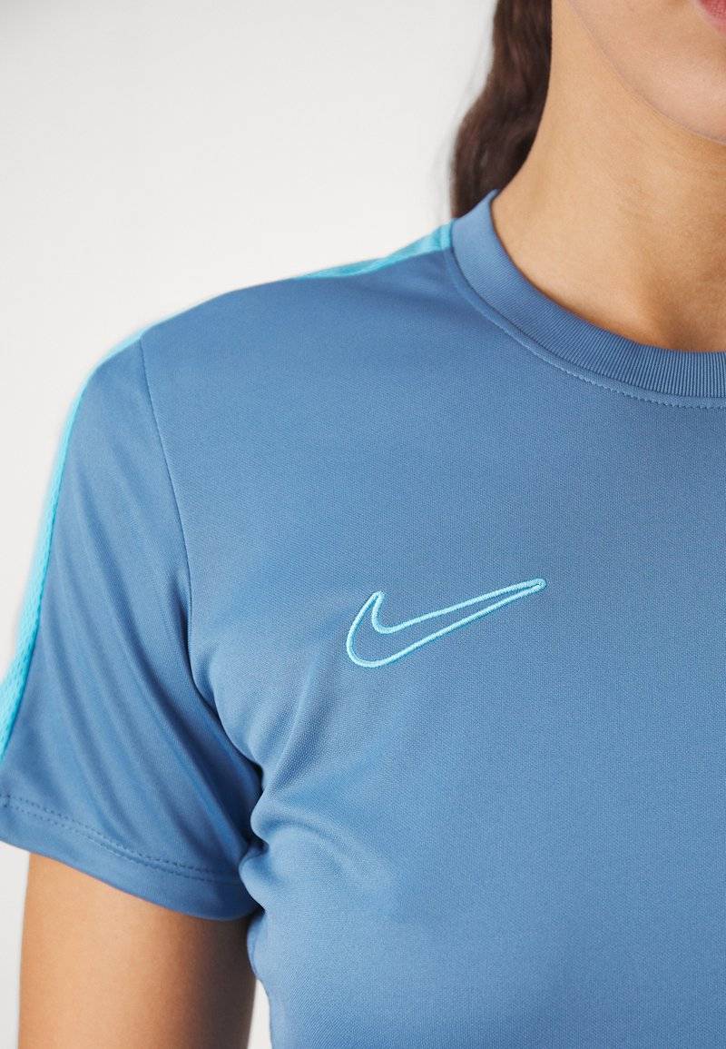 Nike Performance Nike Performance Sports T-shirt Cyber Monday