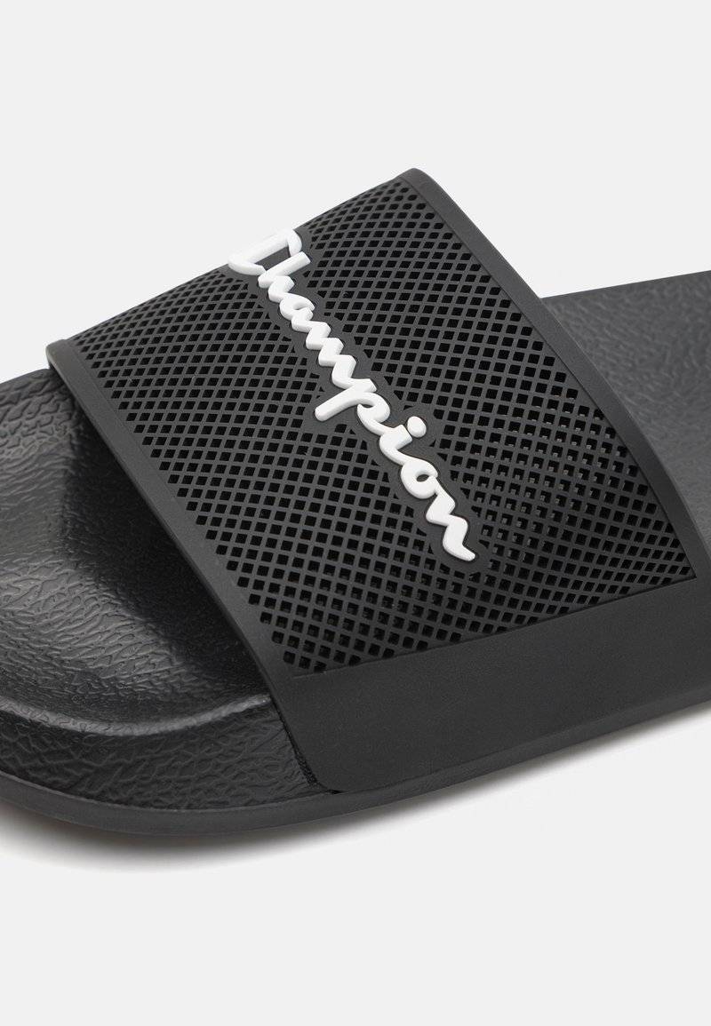 Champion Champion DAYTONA - Pool slides - black Valentinstagsangebot