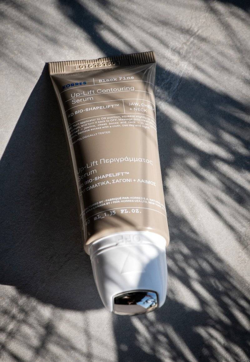 KORRES KORRES BLACK PINE 4D BIOSHAPELIFT™ FIRMING AND RE-CONTOURING SERUM - Serum Lagerräumung