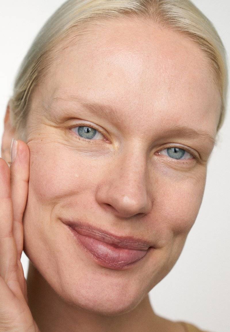 KIKO Milano KIKO Milano SMART HYDRASHOT STICK - Face cream Tiefpreis
