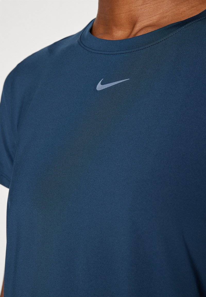 Nike Performance Nike Performance ONE CLASSIC TOP - Sports T-shirt Begrenzt auf 3 Tage