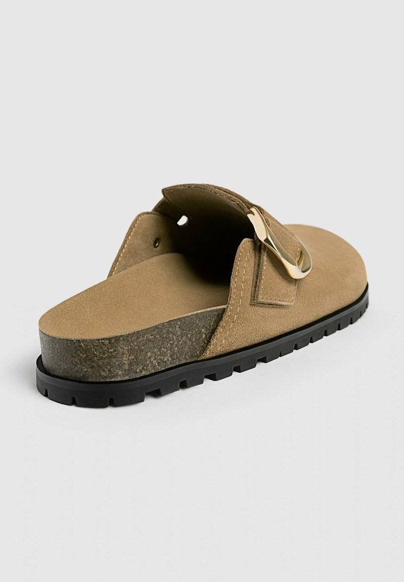Stradivarius Stradivarius WITH BUCKLE DETAILS - Clogs - beige Günstig kaufen