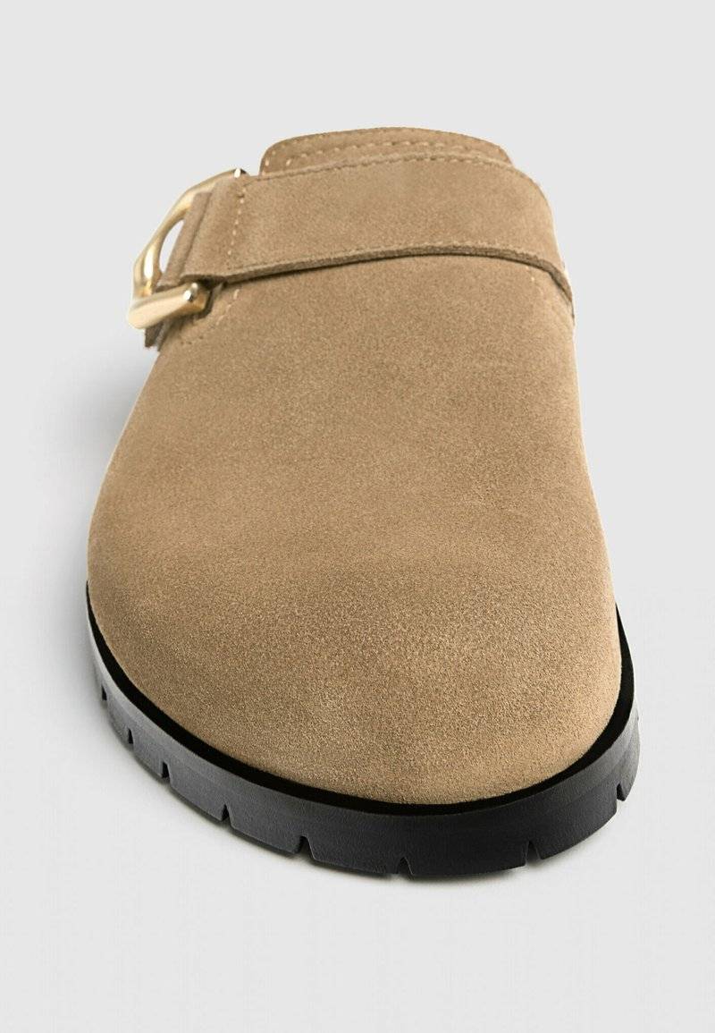 Stradivarius Stradivarius WITH BUCKLE DETAILS - Clogs - beige Günstig kaufen