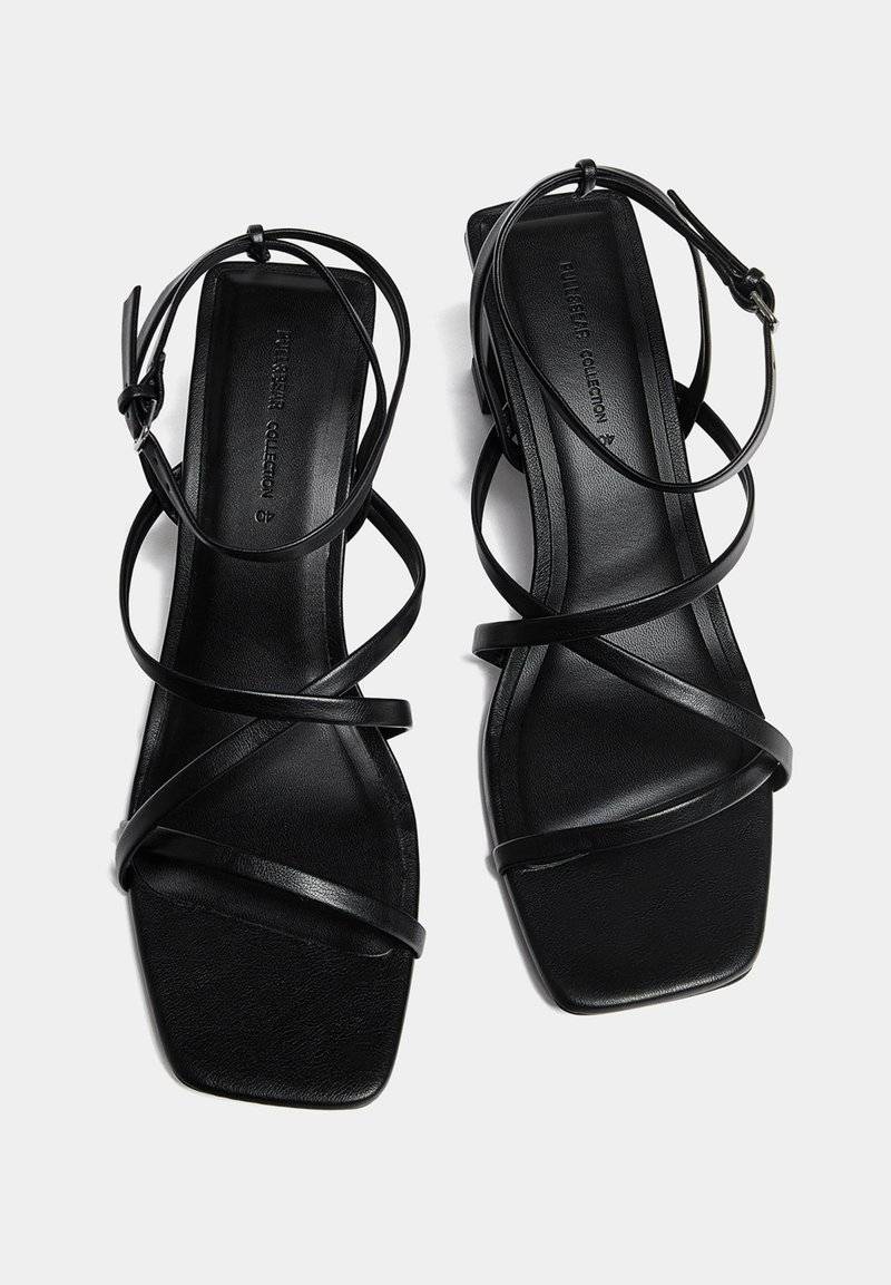 PULL&BEAR PULL&BEAR WITH CROSSOVER STRAPS - Sandals - black Saisonschlussverkauf