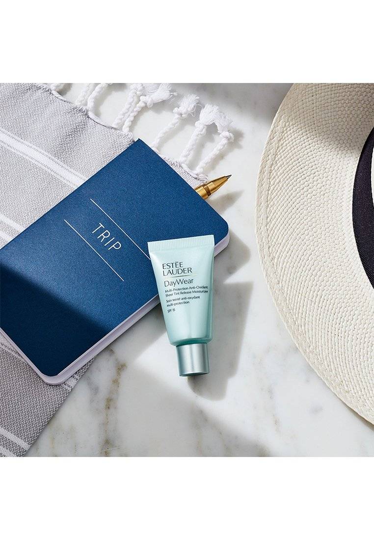 ESTÉE LAUDER ESTÉE LAUDER DAYWEAR SHEER TINT RELEASE ADVANCED MULTI-PROTECTION ANTI-OXIDANT MOISTURIZER SPF 15 - Face cream Super Sparpreis