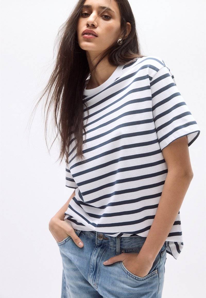 PULL&BEAR PULL&BEAR SHORT SLEEVE - Basic T-shirt - dark blue Nur für heute