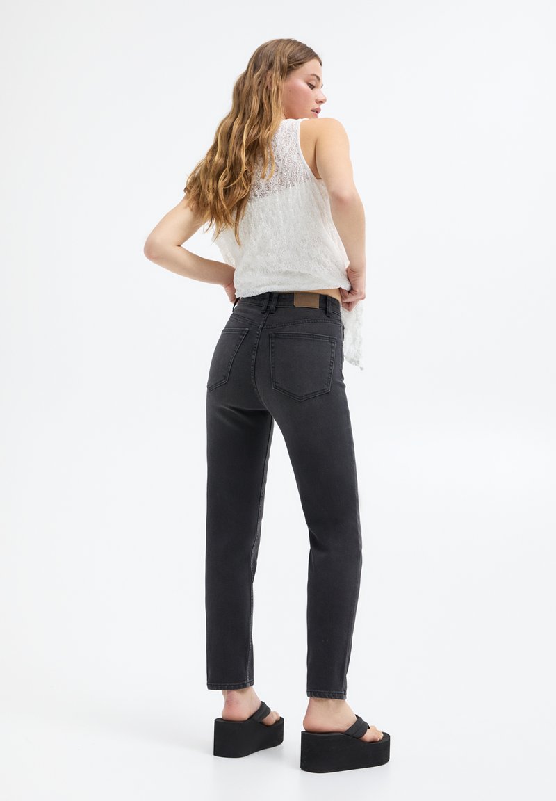 PULL&BEAR PULL&BEAR BASIC MOM COMFORT - Straight leg jeans - black Riesige Rabatte