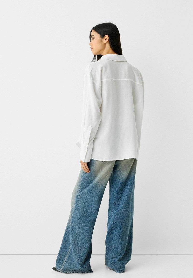 Bershka Bershka OVERSIZE - Button-down blouse - white 50% Rabatt mit kostenlosem Versand