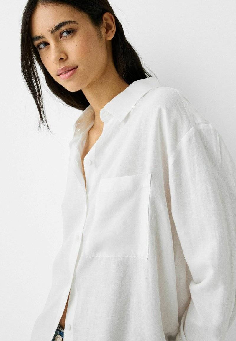 Bershka Bershka OVERSIZE - Button-down blouse - white 50% Rabatt mit kostenlosem Versand