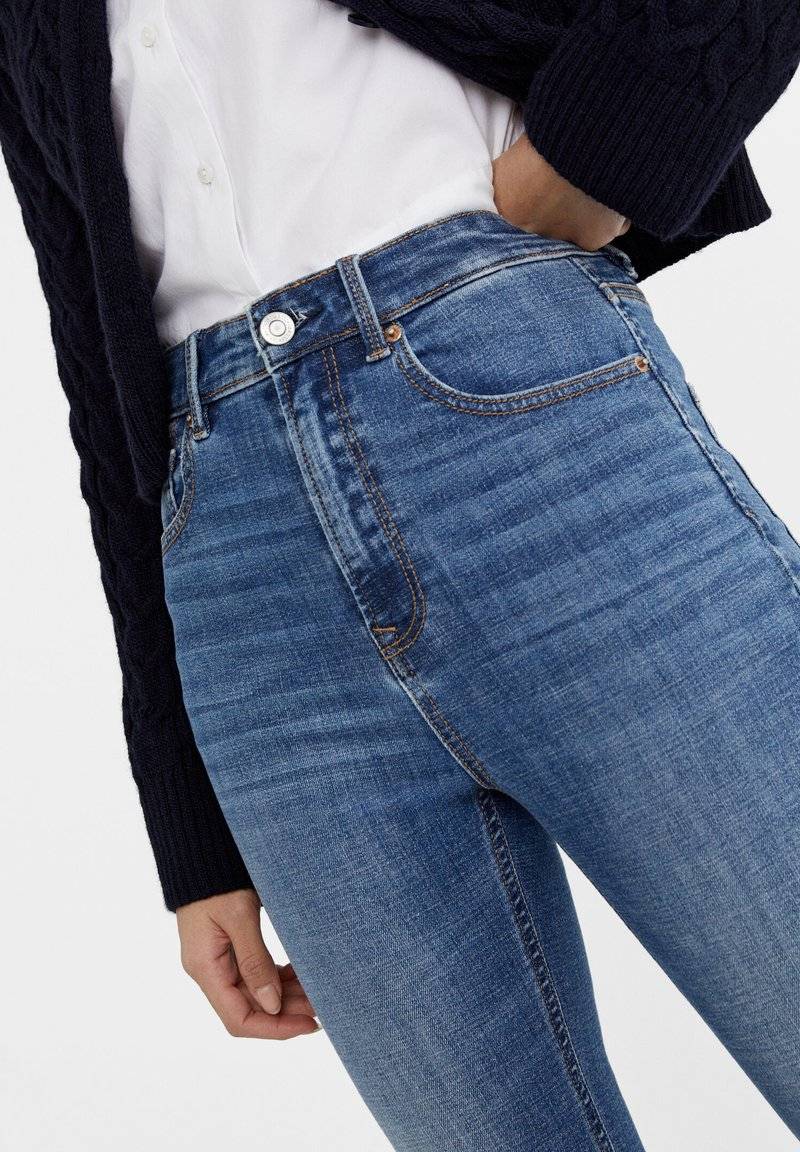 Stradivarius Stradivarius MIT SEHR HOHEM BUND - Jeans Skinny Fit - blue denim Im Verkauf