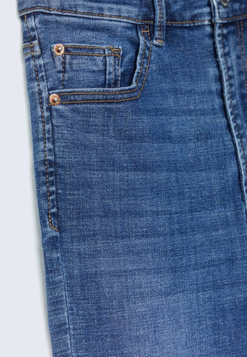 Stradivarius Stradivarius MIT SEHR HOHEM BUND - Jeans Skinny Fit - blue denim Im Verkauf