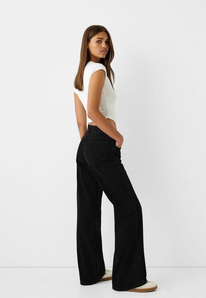 Bershka Bershka Flared Jeans - black 50% Rabatt für begrenzte Zeit