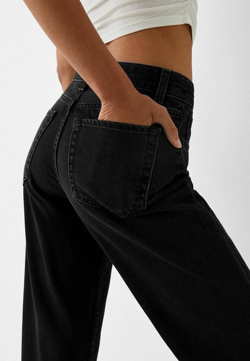 Bershka Bershka Flared Jeans - black 50% Rabatt für begrenzte Zeit