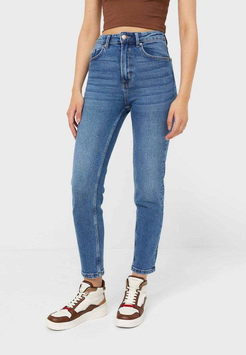 Stradivarius Stradivarius SLIM FIT - Slim fit jeans - dark blue 2025