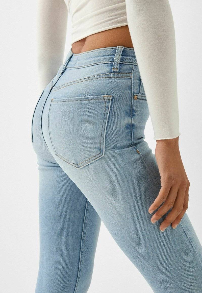 Bershka Bershka SUPER - Jeans Skinny Fit - light blue Verkauf