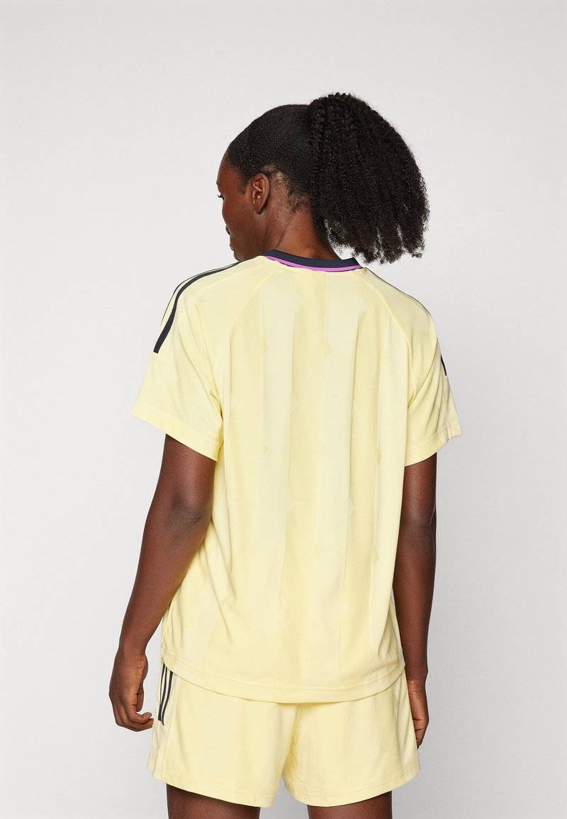 adidas Sportswear adidas Sportswear TIRO CUT STRIPES BOYFRIEND - Print T-shirt - almost yellow Versandkostenfrei