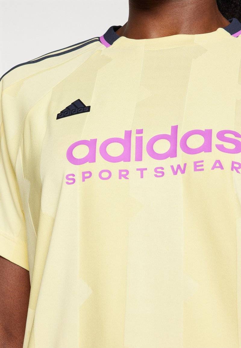 adidas Sportswear adidas Sportswear TIRO CUT STRIPES BOYFRIEND - Print T-shirt - almost yellow Versandkostenfrei