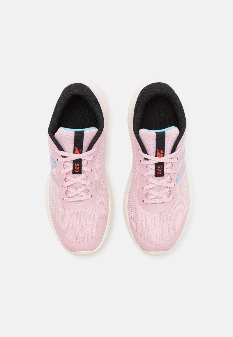 New Balance New Balance 520V8 UNISEX - Competition running shoes - mid century pink Outlet