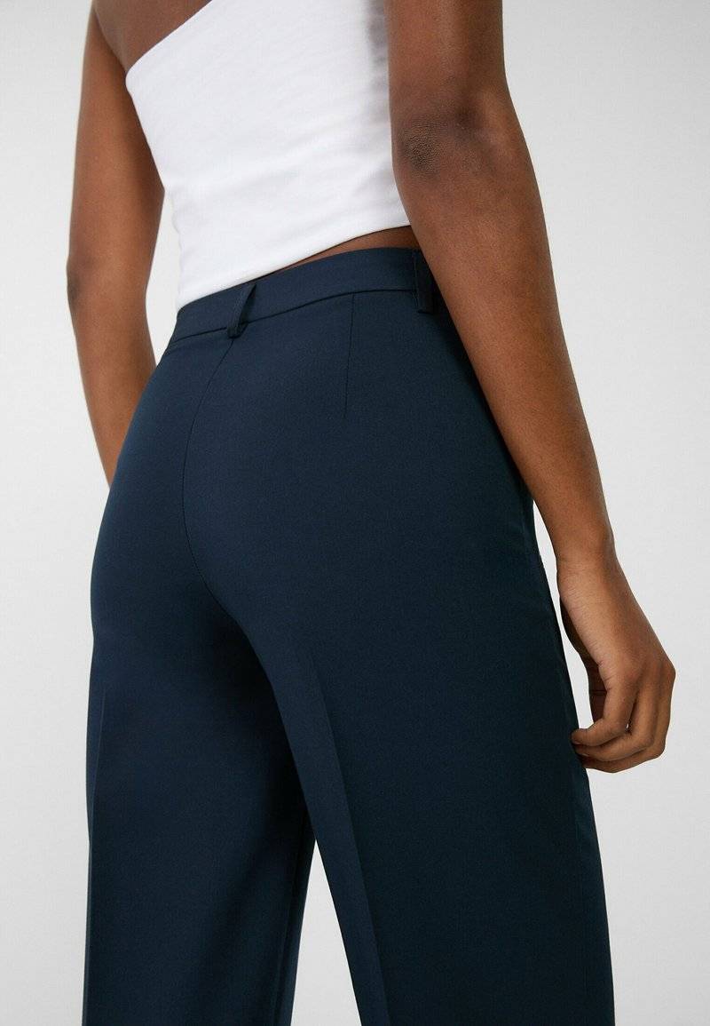 Stradivarius Stradivarius Trousers - dark blue Meist gekauft