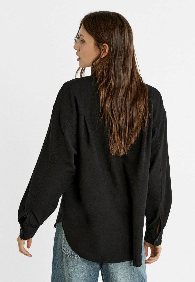 Stradivarius Stradivarius RUSTIKALES DAILY - Button-down blouse - black Rabatt