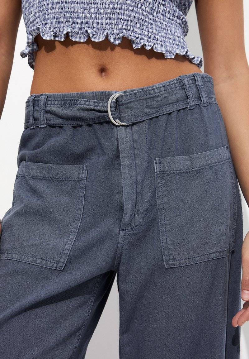 PULL&BEAR PULL&BEAR Trousers - blue Black Friday