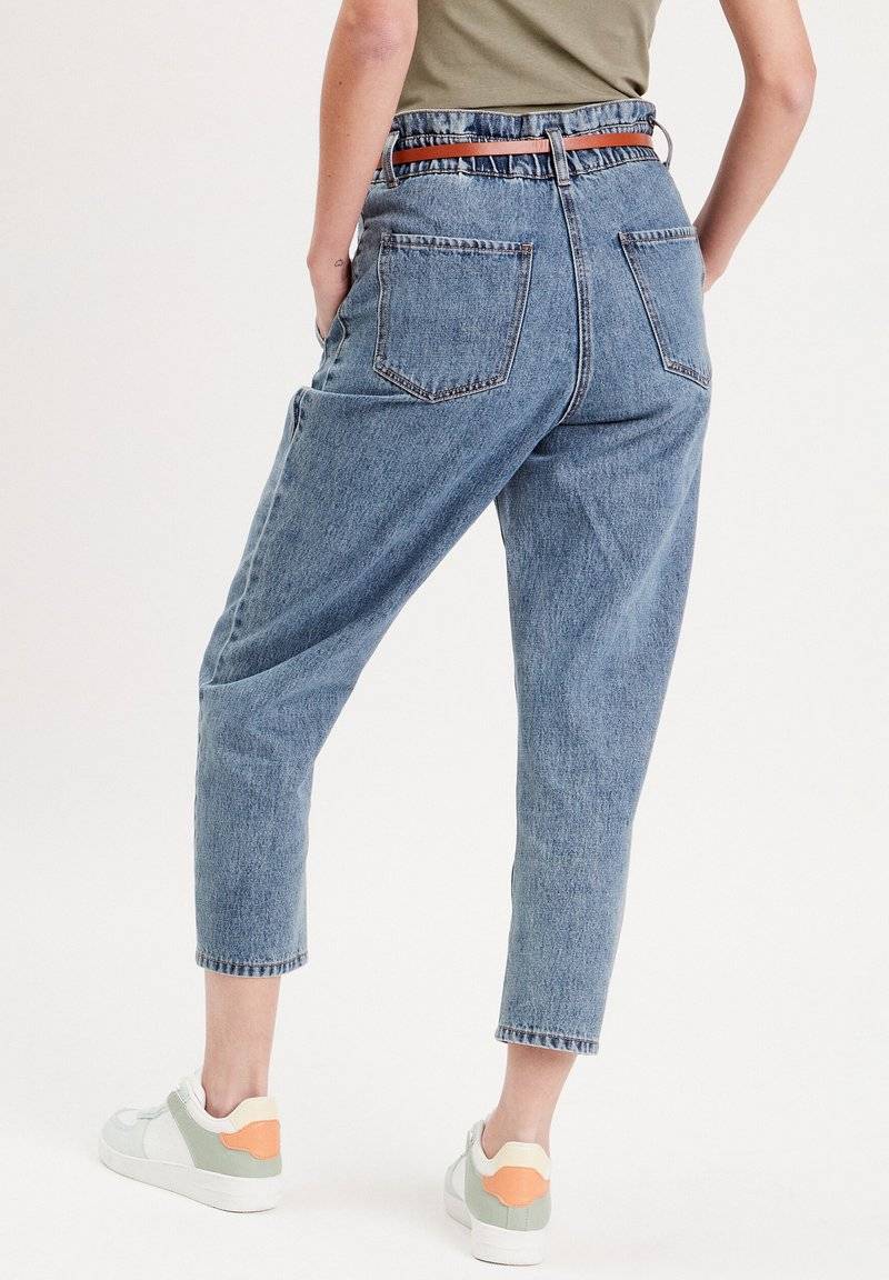 Cache Cache Cache Cache SLOUCHY-MIT GÜRTEL - Jeans Tapered Fit - denim stone Lagerräumung