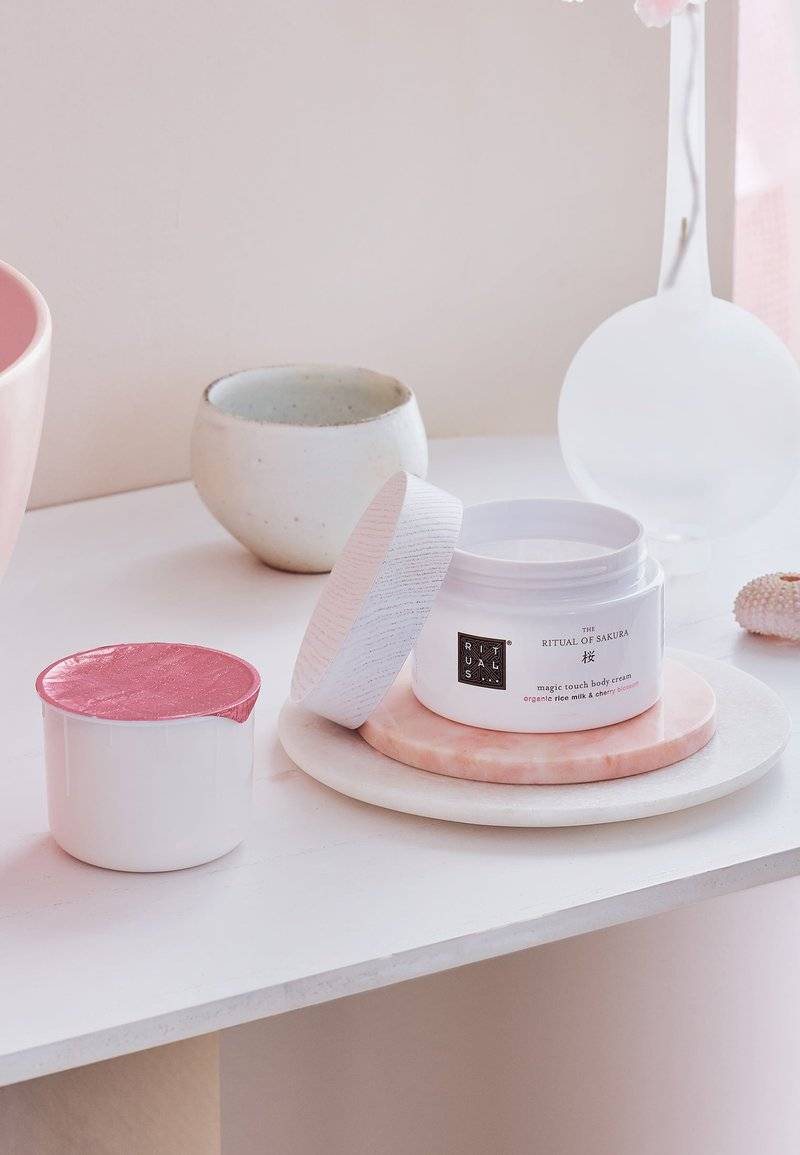 Rituals Rituals BODY CREAM REFILL THE RITUAL OF SAKURA - FLORAL - CHERRY BLOSSOM & RICE MILK - Moisturiser Zeitbegrenzte Promotion