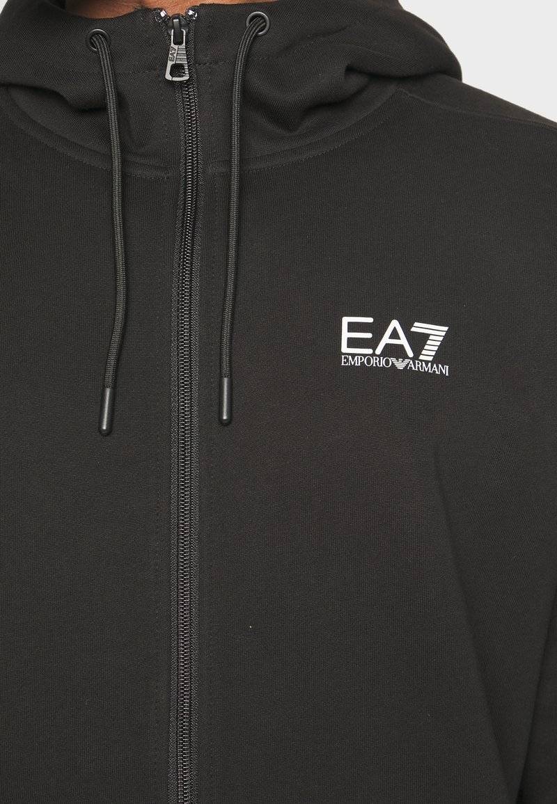 EA7 Emporio Armani EA7 Emporio Armani TRACKSUIT - Tracksuit - nero 50% Rabatt mit kostenlosem Versand