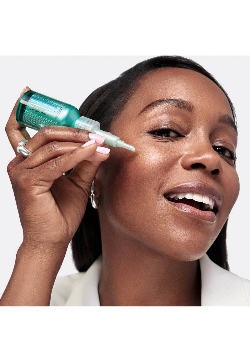 L'Oréal Paris Skin L'Oréal Paris Skin BRIGHT REVEAL DARK SPOT PEELING - Facial scrub & peel Letzter Tag