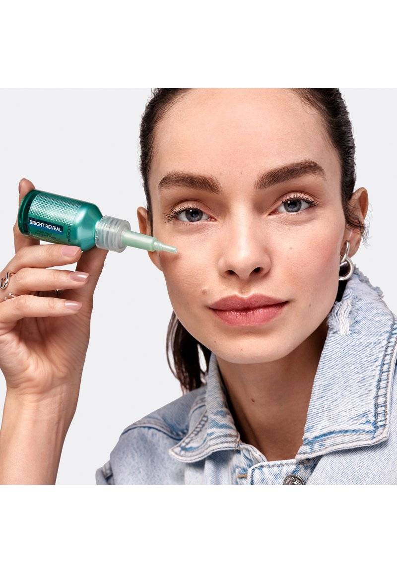 L'Oréal Paris Skin L'Oréal Paris Skin BRIGHT REVEAL DARK SPOT PEELING - Facial scrub & peel Letzter Tag