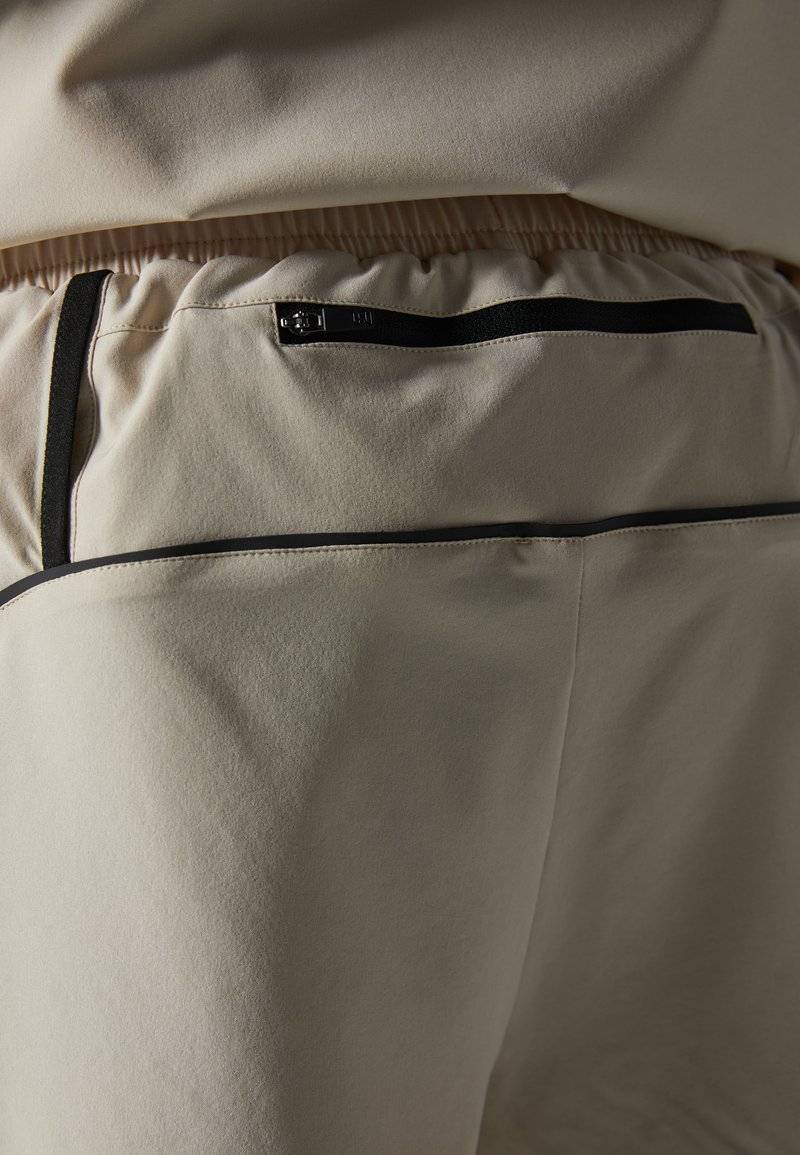 Pier One Sport Pier One Sport Sports shorts - beige Nur noch ein Tag übrig